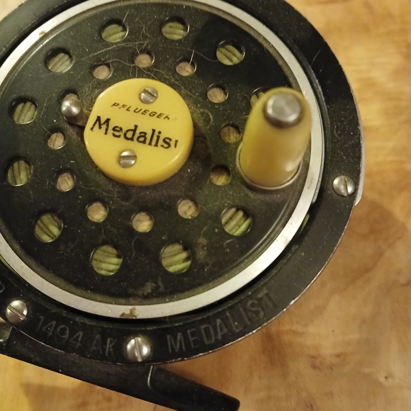 Pflueger Medalist Fishing Reel - Picture 2 of 6